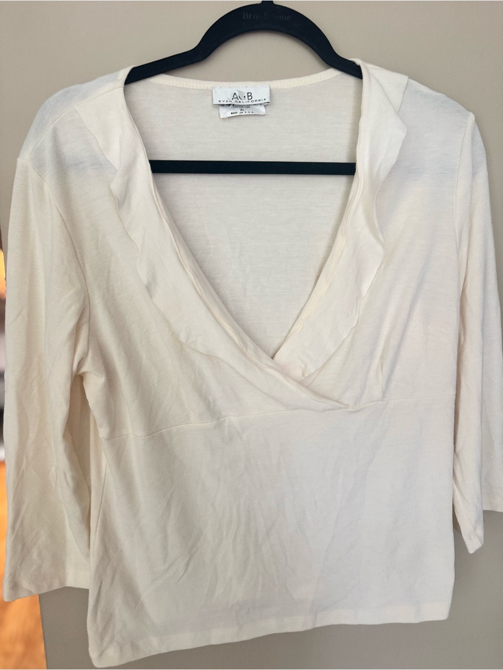 AGB Byer V-Neck 3/4 Sleeve Ruffle Top